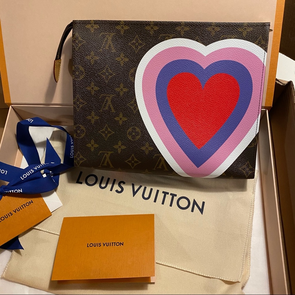 Limited Edition rare LV Game On Toiletry Pouch 26